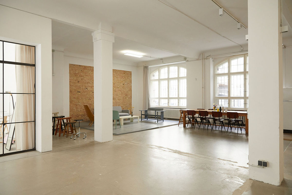 XineSpot studio with interview and dining area