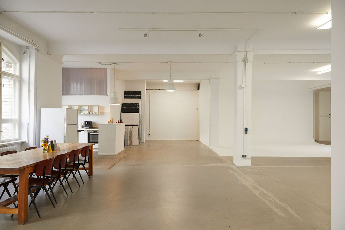 XineSpot studio dining area with kitchen view